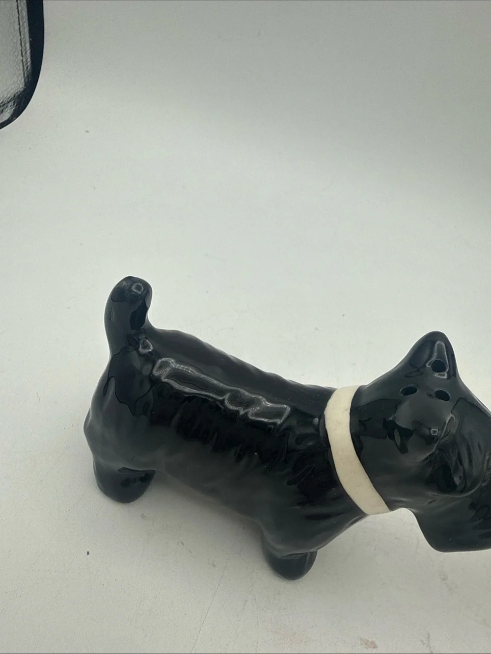 Kissing black & white Scottish Terriers Scotties ceramic Salt pepper shaker set